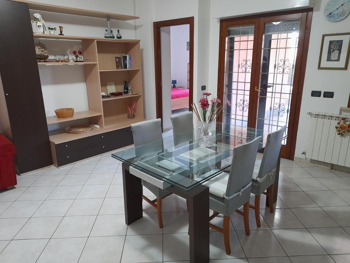 لاتينا Casa Con Veranda In Centro - Comodo Parcheggio E Garage Incluso المظهر الخارجي الصورة