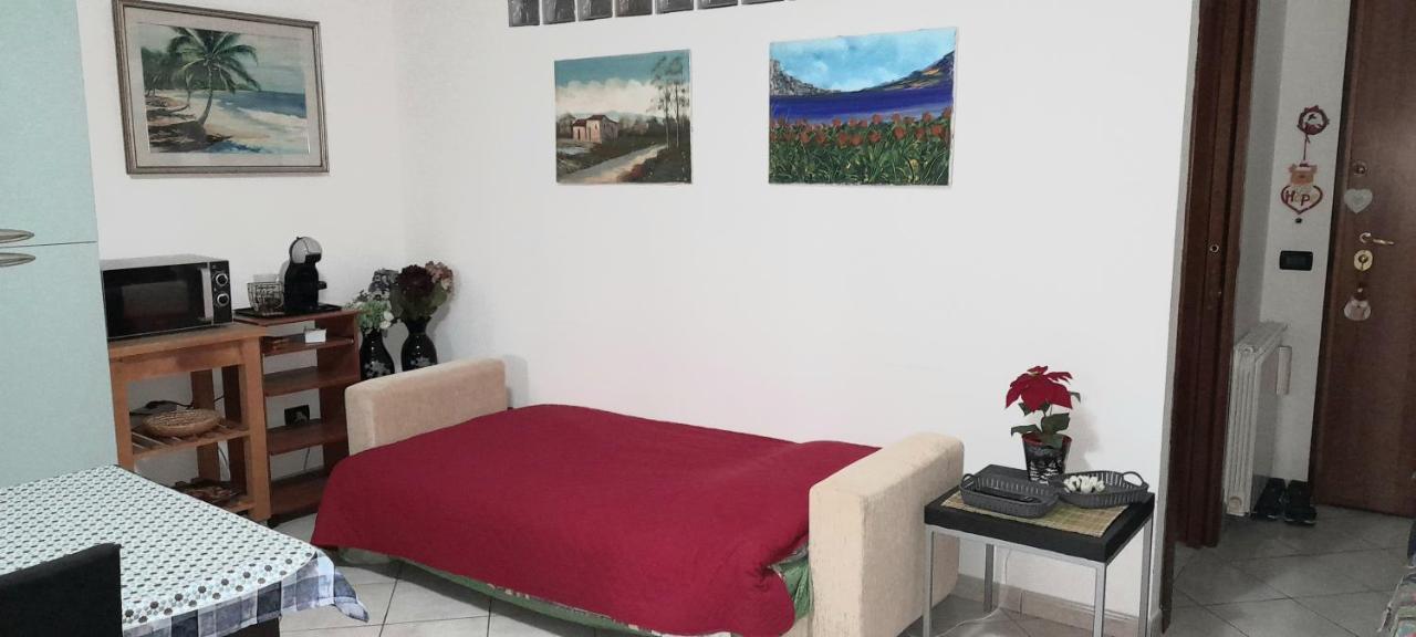 لاتينا Casa Con Veranda In Centro - Comodo Parcheggio E Garage Incluso المظهر الخارجي الصورة